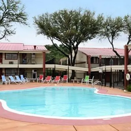 Super 8 By Wyndham Kerrville Tx 