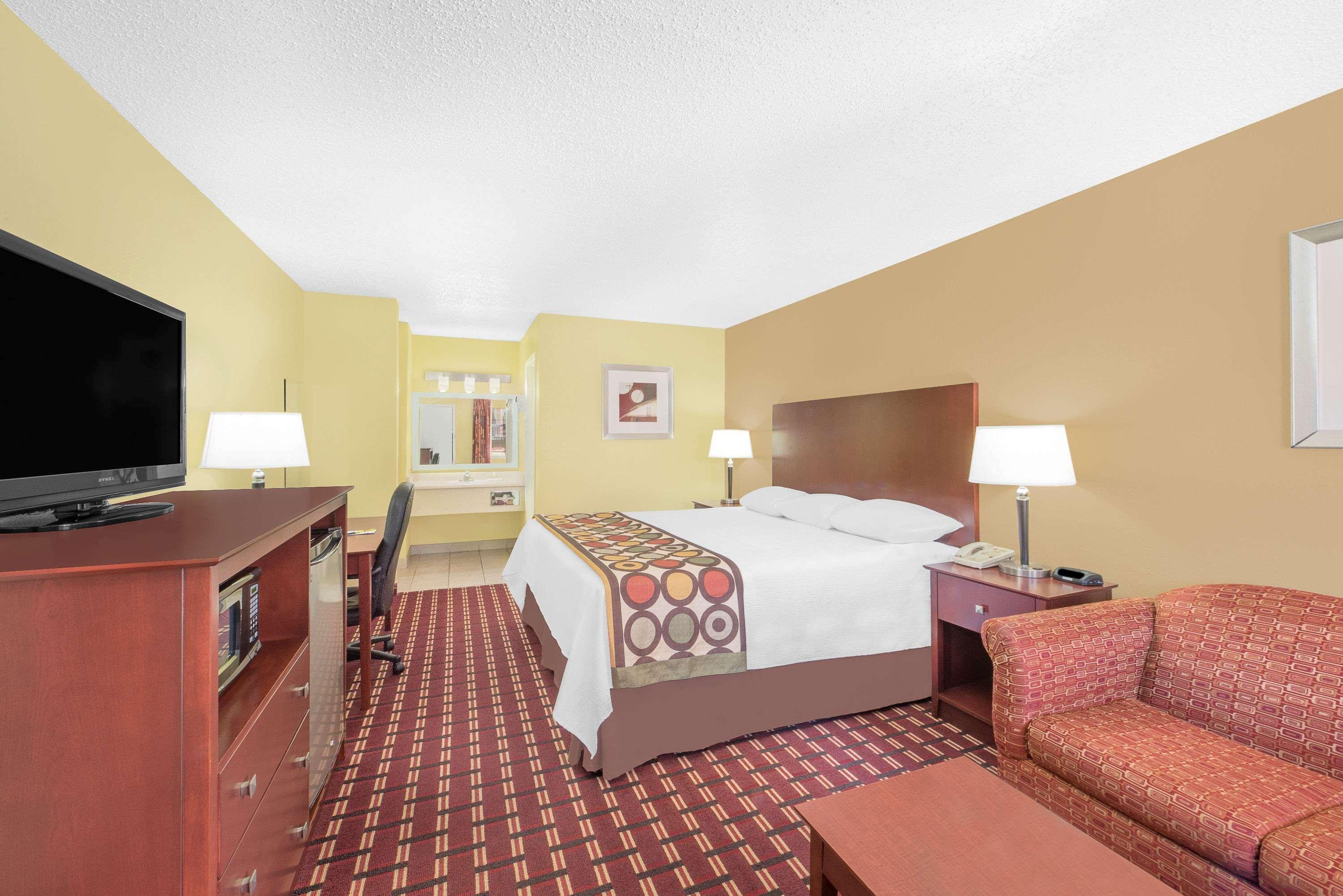 Super 8 By Wyndham Tx Motel