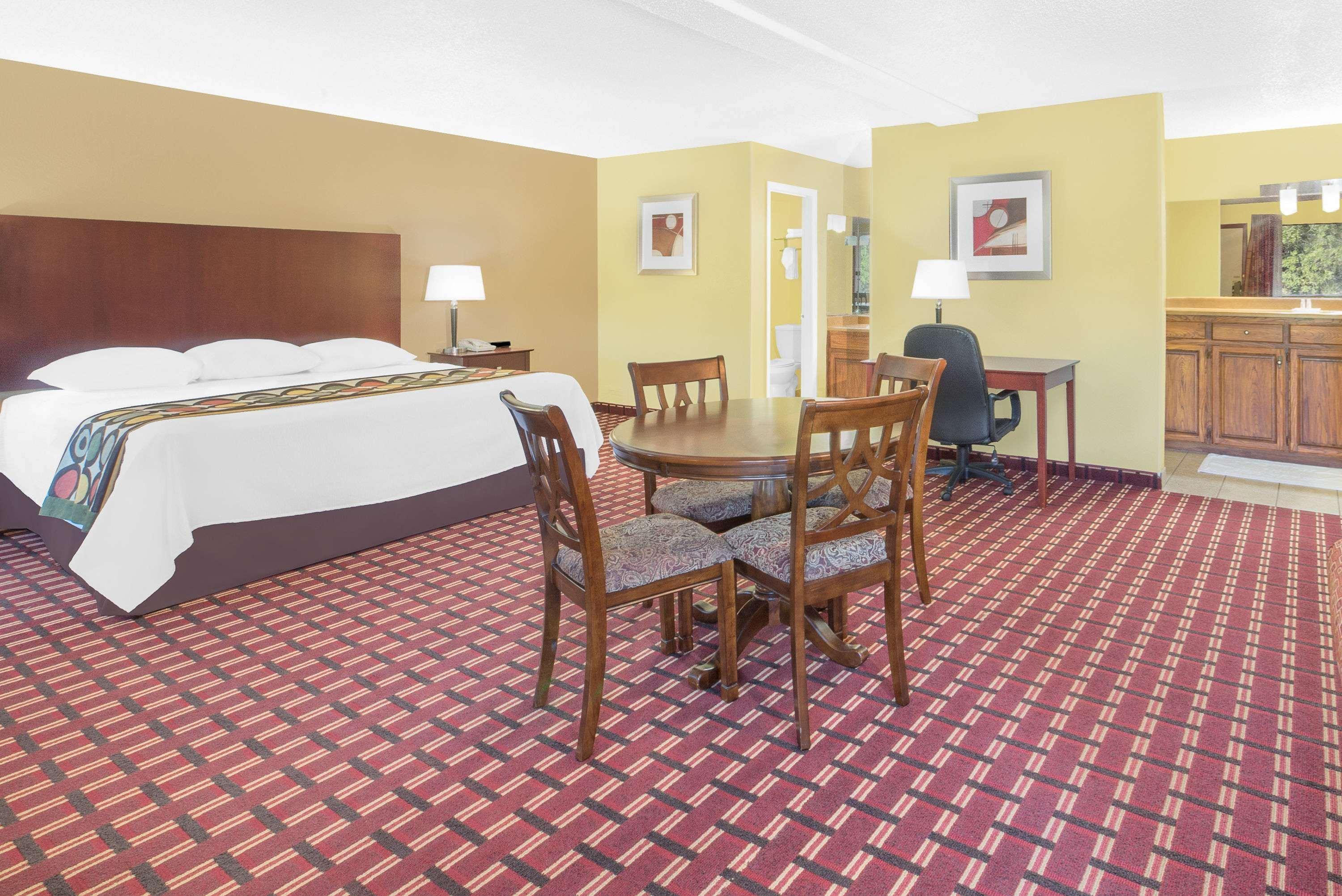 Super 8 By Wyndham Tx Motel Kerrville