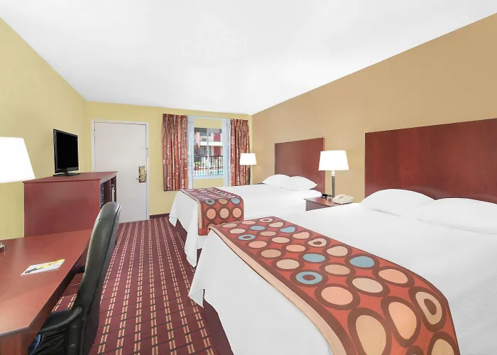Super 8 By Wyndham Kerrville Tx