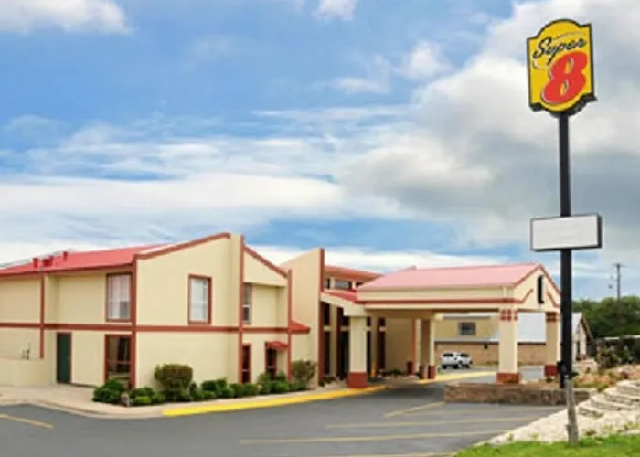 Super 8 By Wyndham Kerrville Tx