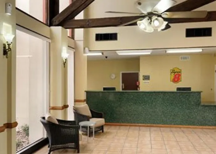 Super 8 By Wyndham Kerrville Tx