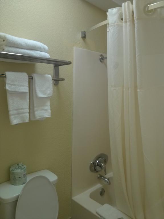 Super 8 By Wyndham Tx Motel